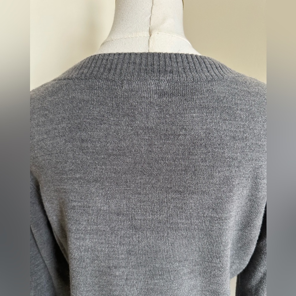 H&M Gray V-Neck Sweater- Medium - Picture 4 of 7